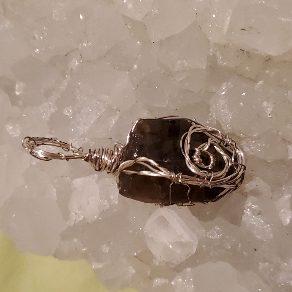 💚 Wire wrapped smokey quartz pendant